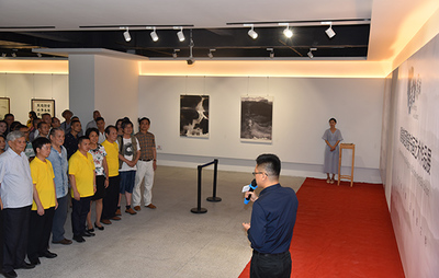 張阿芬院長(zhǎng)出席順美集團(tuán)陶瓷書畫藝術(shù)作品展開展活動(dòng)并講話